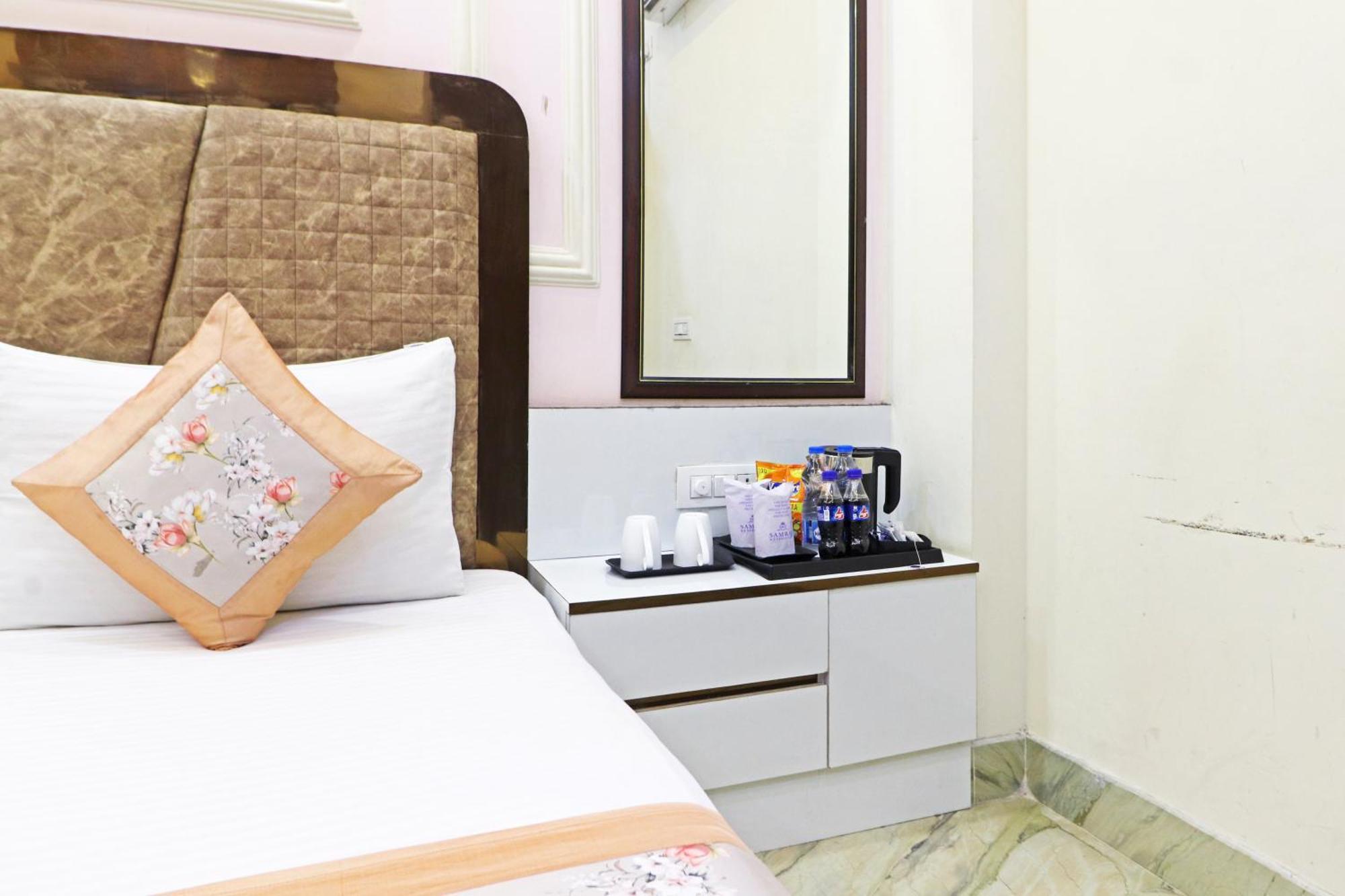 Hotel Samrat Residency 10 Mints Walking Distance Nizamuddin Railway Station New Delhi Exterior photo